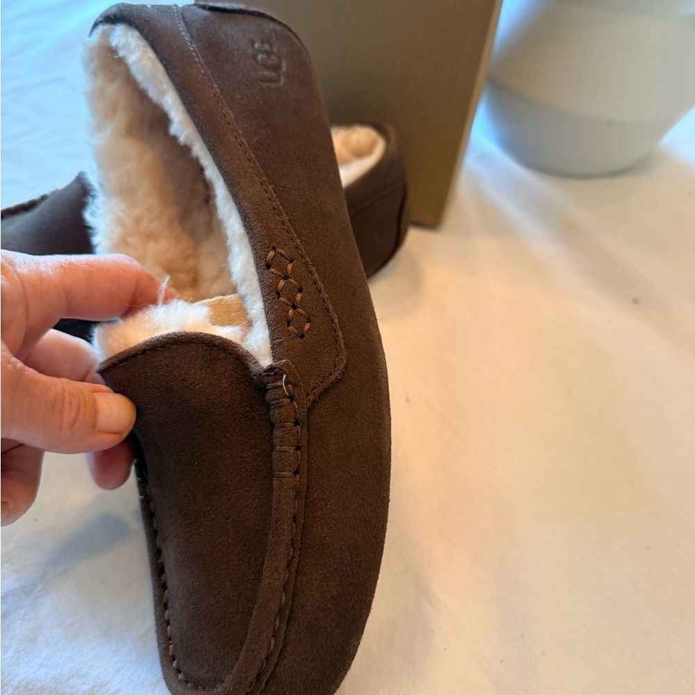 UGG New size‎ 7 Aston Women’s Chocolate Brown Loafers/slippers - Picture 3 of 9